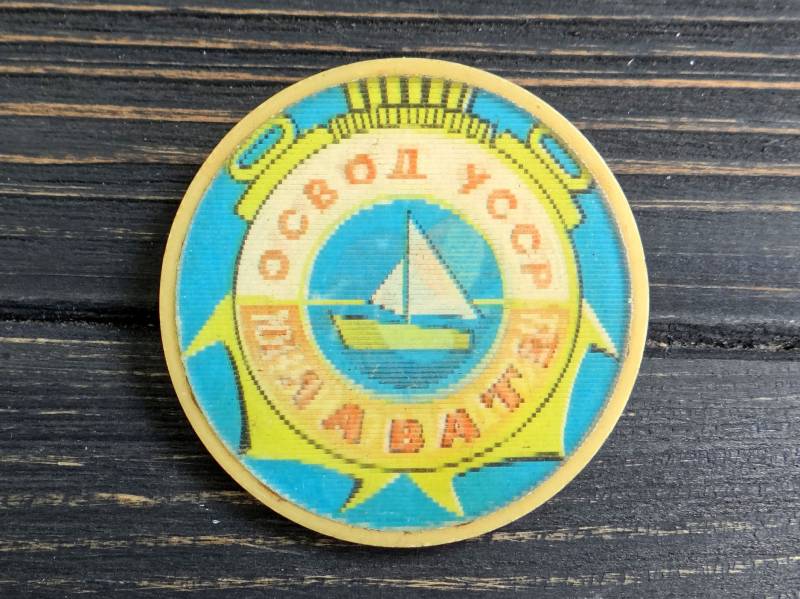 3D Pinback Button Delfin Und Segelboot Vintage Abzeichen Pin Anstecknadel Brosche Kinder Rucksack Geschenk von BornInTheSoviet