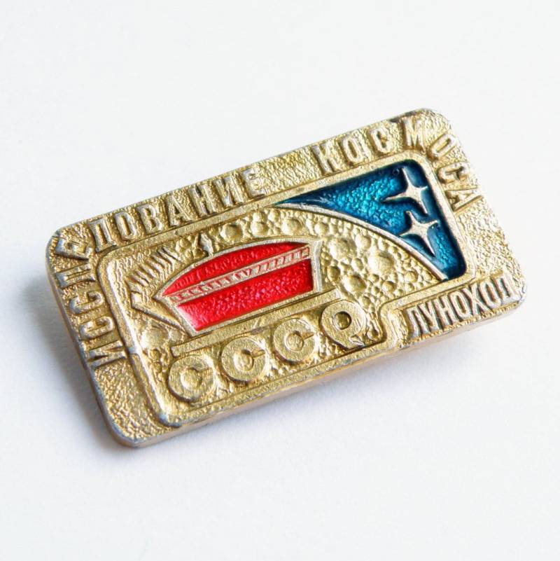 Lunochod 1 Goldener Emaille Pin Abzeichen Rot Blauer Udssr Mond Roboter Raum Raumdekor von BornInTheSoviet
