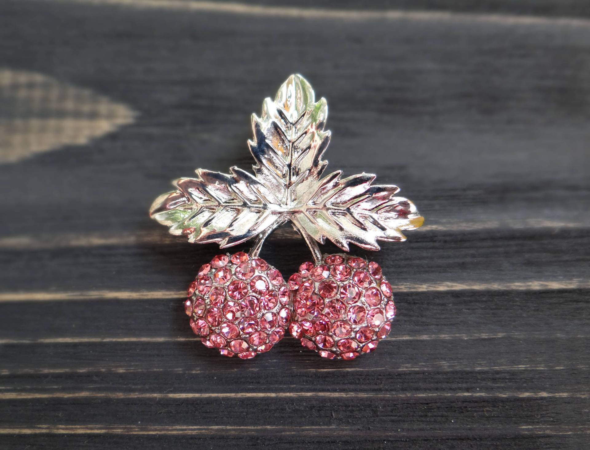 Vintage Strass Brosche Verzierung Verschönerung Knopf Anstecknadel Pink Hochzeit Schmuck Kristall Kirsche Beere Blatt Braut von BornInTheSoviet