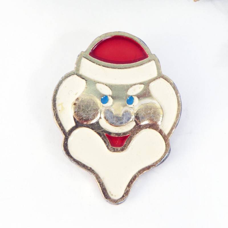 Weihnachtsmann Pin Abzeichen Weihnachten Weihnachtsdekor Zeichentrickfigur Winterferien Neujahr Cartoon Held Weißer Emaille von BornInTheSoviet