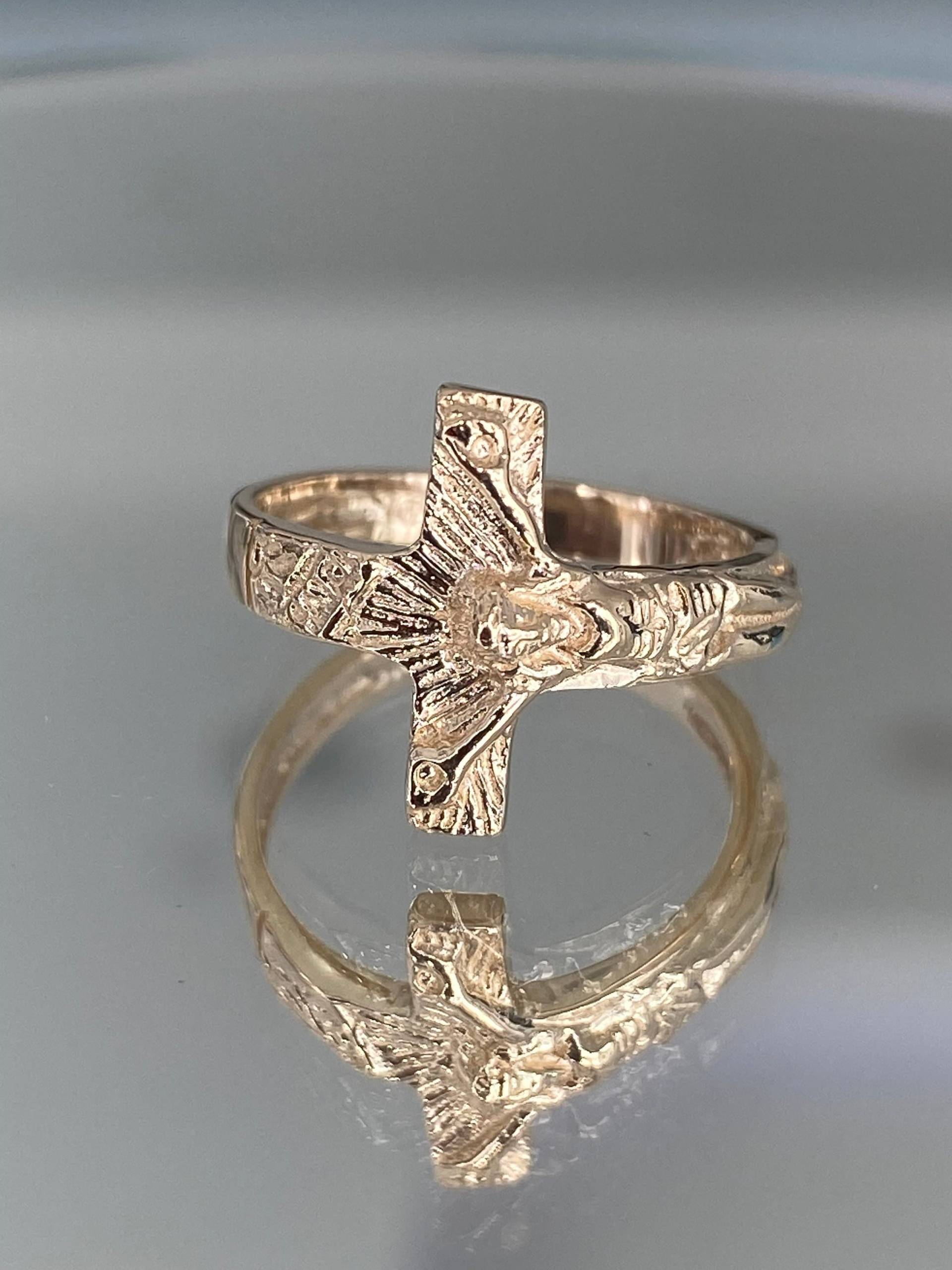 Damen Benutzerdefinierte Schmuck 14K Karat Gelbgold Jesus Christus Kruzifix Religiöser Stapel Kreuz Statement Ring Schöne Geschenkidee Für Sie von BorohanFineJewelry