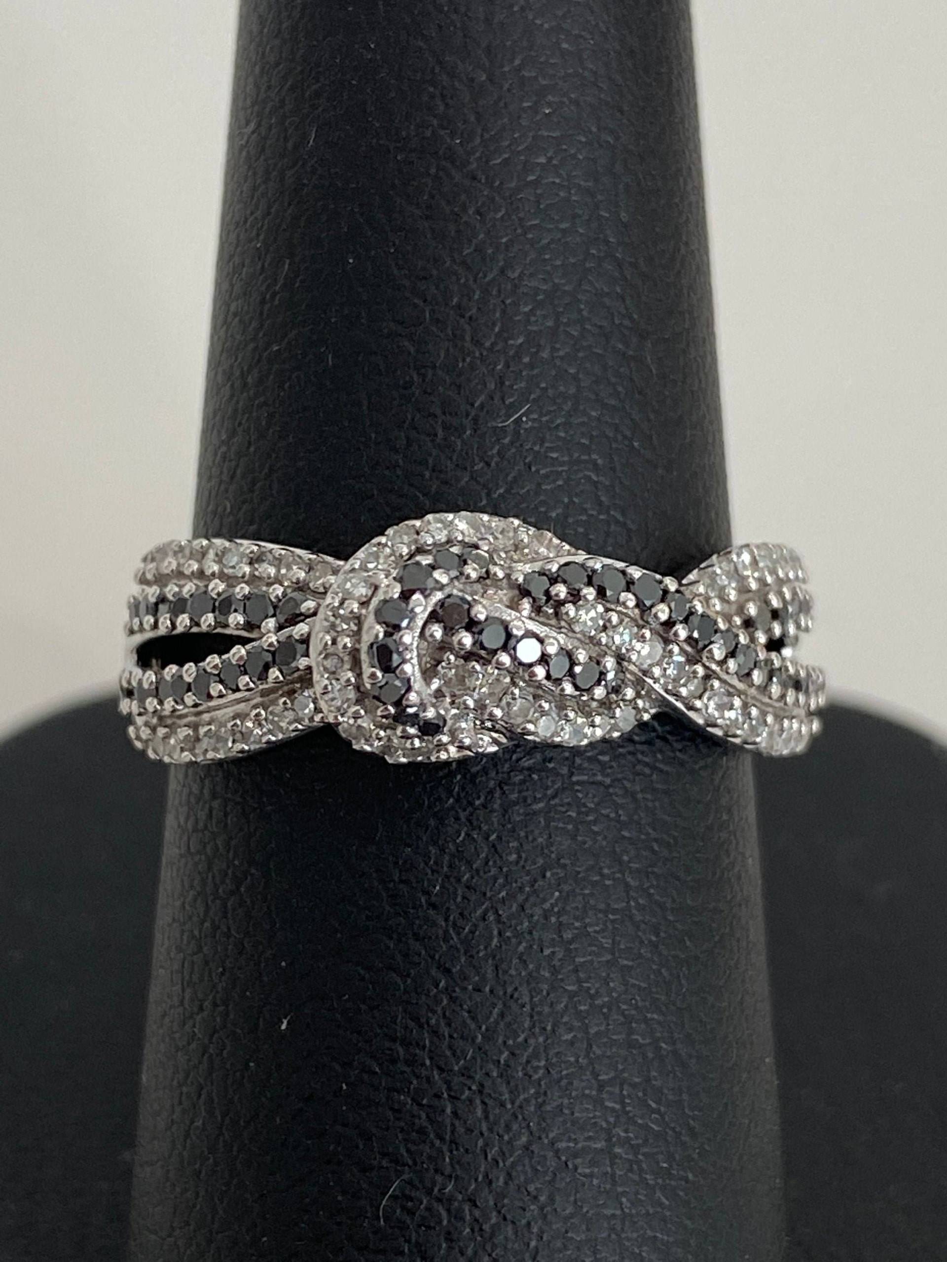 Damen Knoten Schwarz Weiß Diamant Wellig Statement Ring 10K Karat Weiß Gold Ausgefallener Dinner Ripple Geschenk Für Sie von BorohanFineJewelry