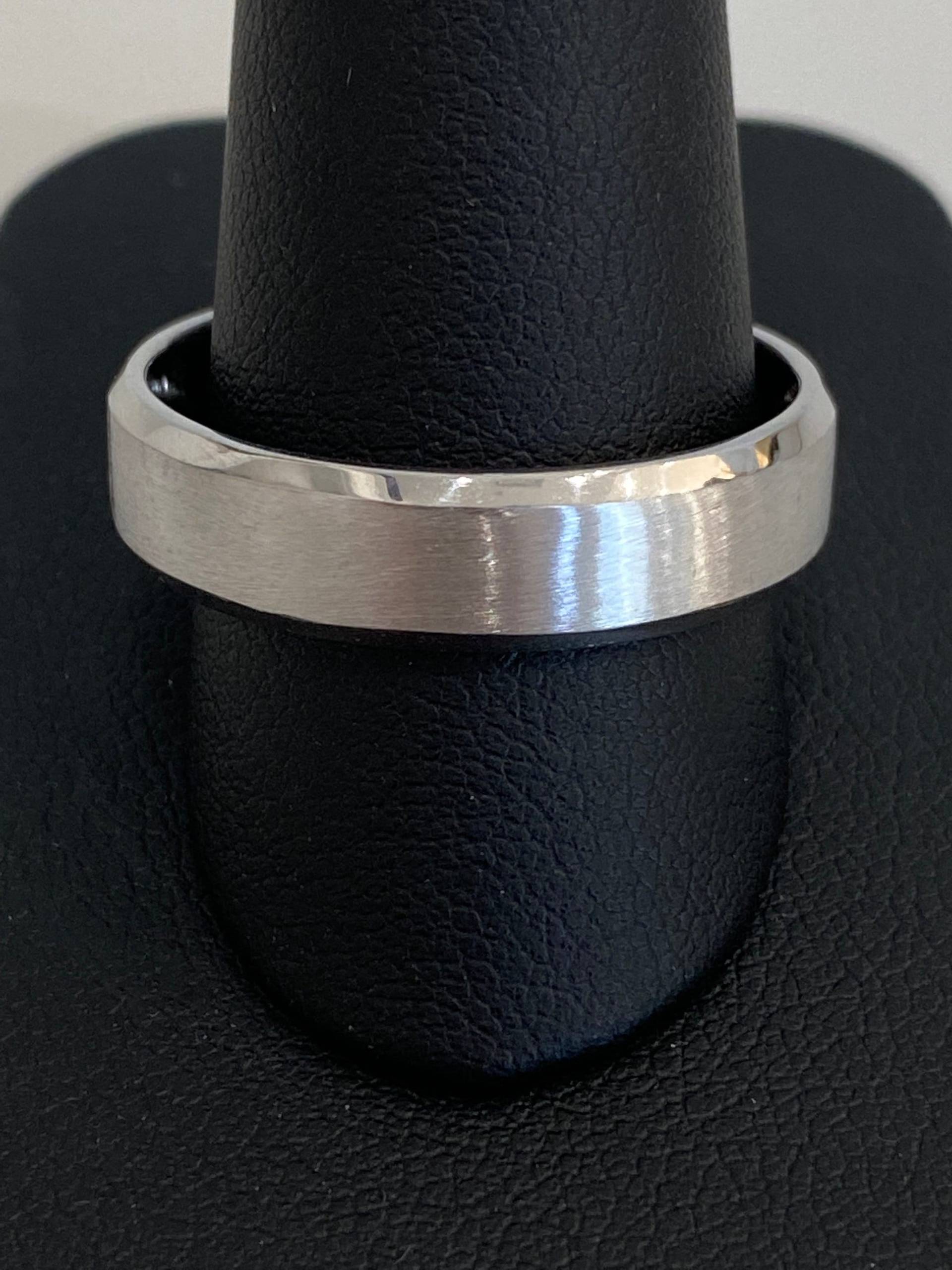 Herren 10 Karat Weißgold Ehering Matt Gebürstet Finish Doppel Schrägrand Komfort Fit Ring Massiv Gold Schwer Chunky Luxus Feiner Schmuck von BorohanFineJewelry