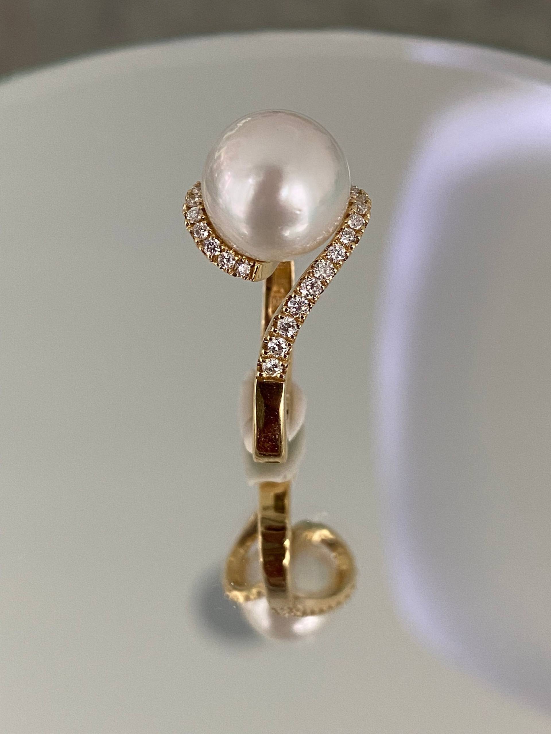 Valentinstag Geschenkidee Damen Dreifach Aaa Grade South Sea Pearl High Luster Statement Ring Mit Diamanten Und 18 Karat Gelbgold von BorohanFineJewelry