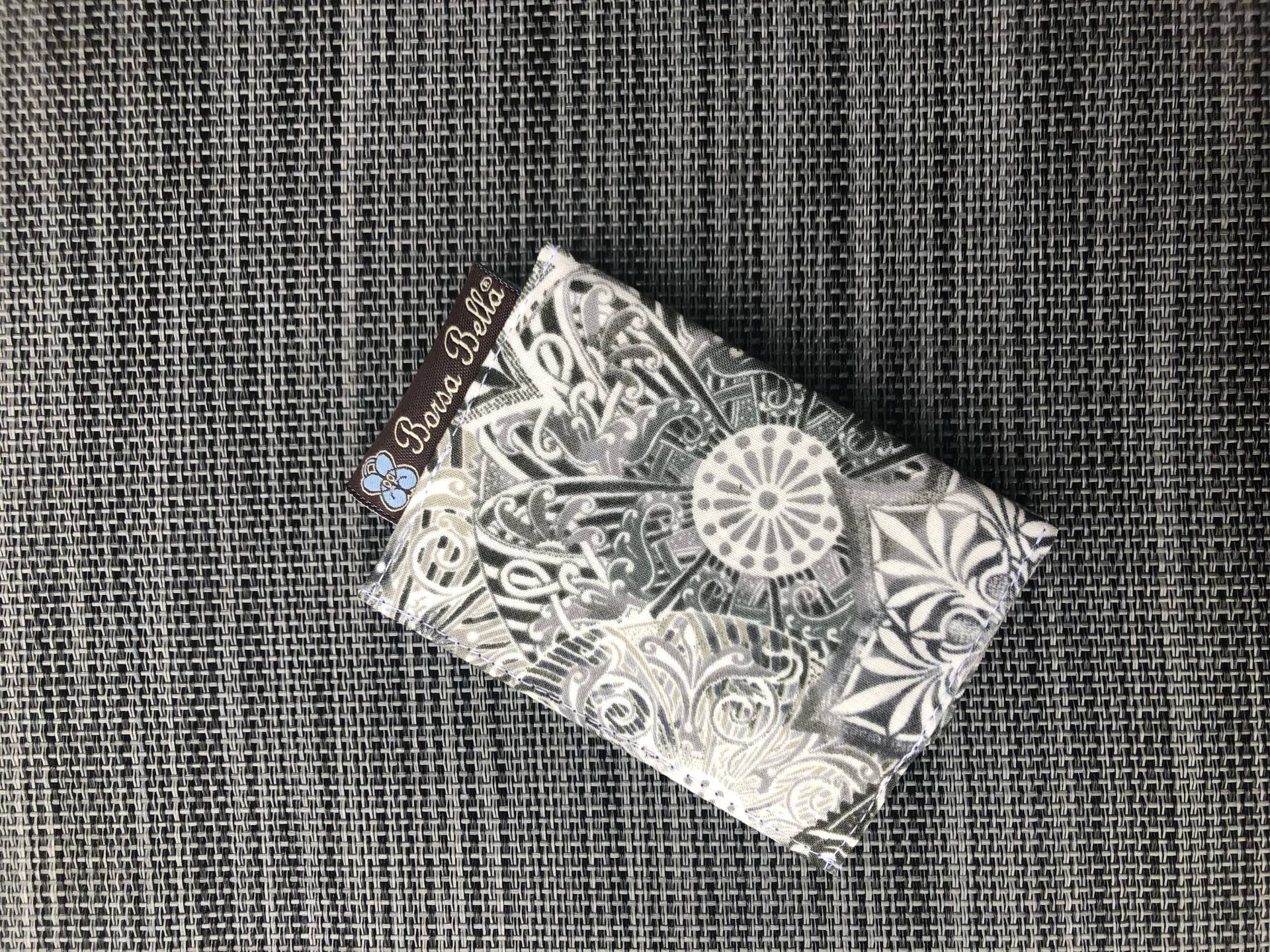 Kreditkartenhalter Für Frauen Rfid Geschützter Stoff Brieftasche Kleine - Grauer Spirograph von BorsaBella