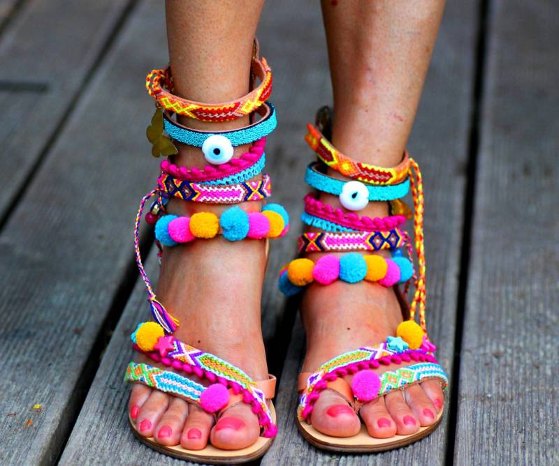 Pom "Let It Be' Festival Sandalen Von Borsis | Handmade To Order von Borsis