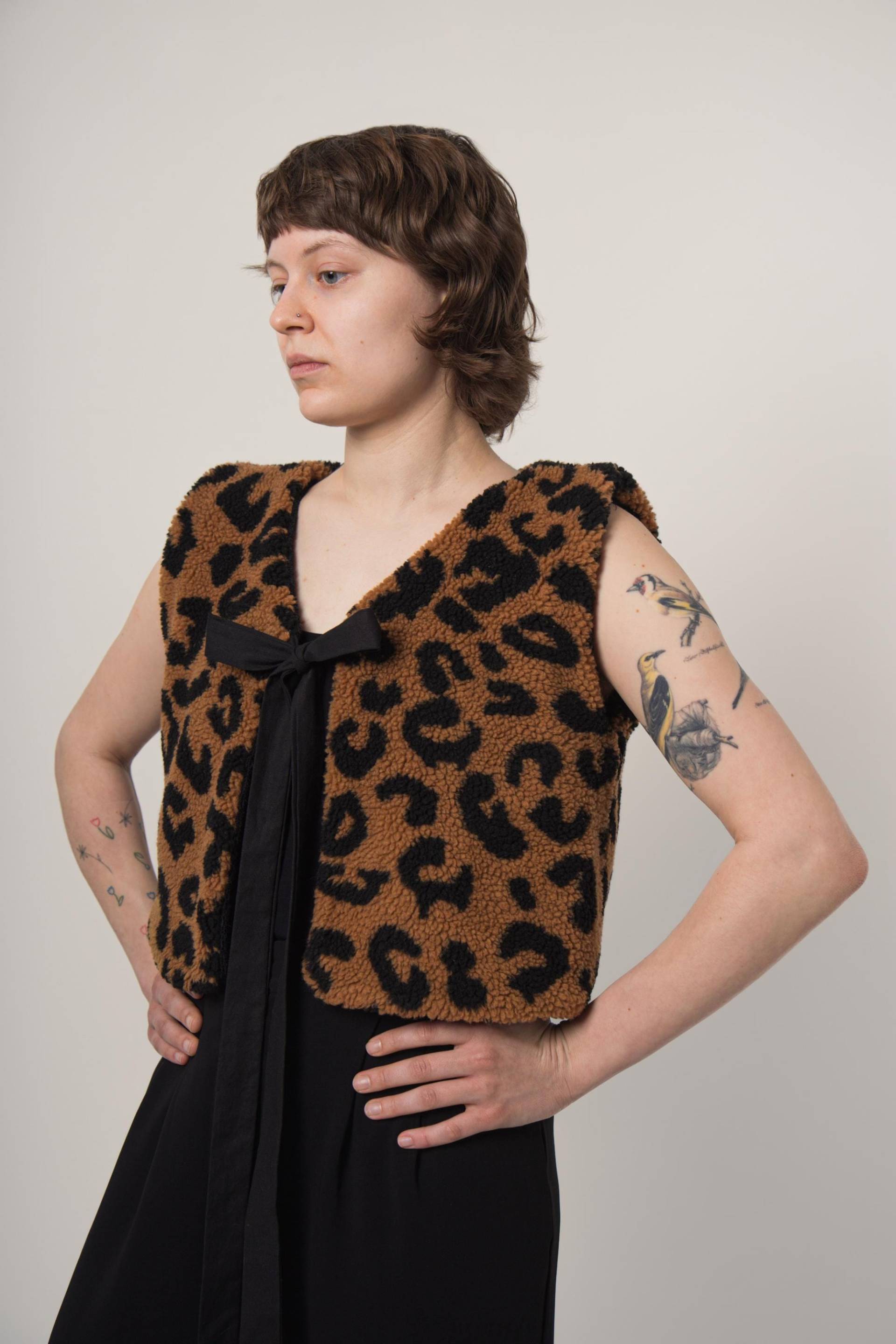 Animal Print Weste, Doppelseitige Weste Mit V-Ausschnitt, Plüsch, Leopard, Gemütlich & Niedlich, Damen Häkeln Tierdruck Stricken Y2K Cute Vest Animal Print Weste, Doppelseitige Weste Mit V-Ausschnitt, Plüsch, Leopard, Gemütlich & Niedlich, Damen Häkeln Tierdruck Stricken Y2K Cute Vest von BosakaBerlin