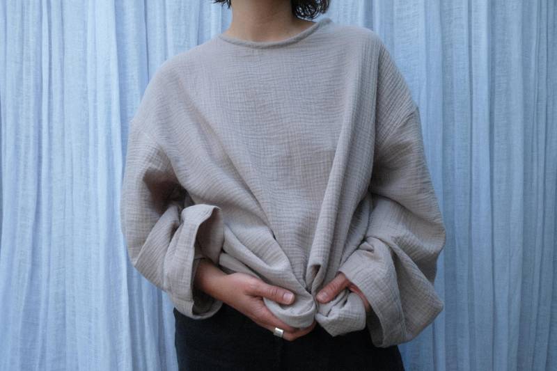 Beige Baumwolle Lange Ärmel, Mousseline Kaftan, Strand Cover Up, Musselin Frauen Blusen, Loose Fit Bluse, Ärmel von BosakaBerlin