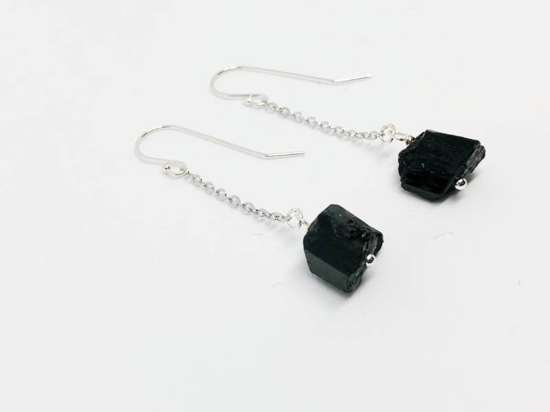 Rohe Schwarze Turmalin Einfädler Ohrringe, Schutz Amulett, 21 von Boshar
