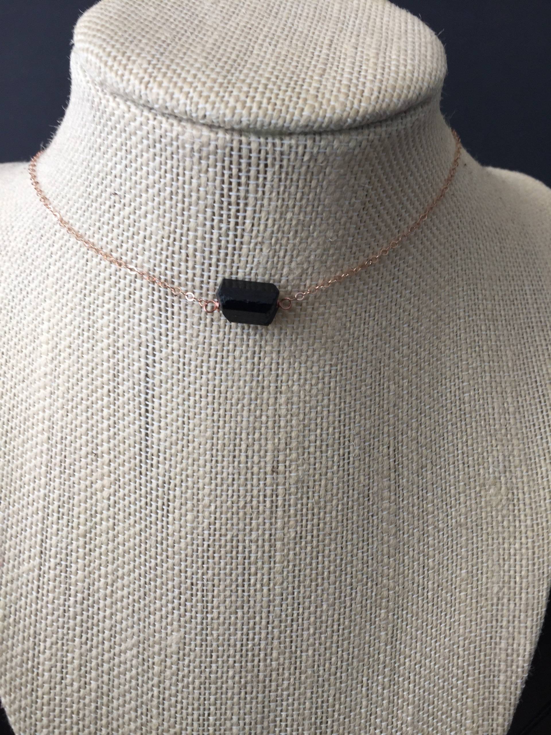 Rohe Schwarze Turmalin Halskette, Schörl Einzelstein Rose Gold Halsband, Schutz Amulett, Kristall Halskette Anti Angst von Boshar