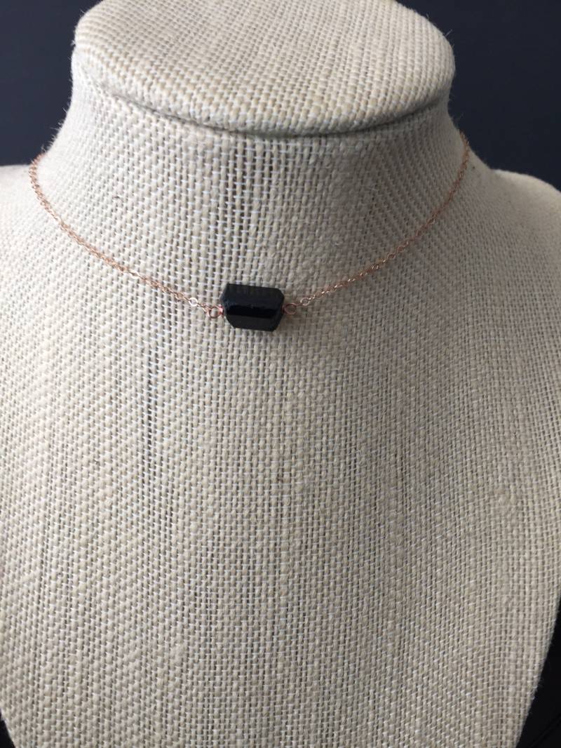Rohe Schwarze Turmalin Halskette, Schörl Einzelstein Rose Gold Halsband, Schutz Amulett, Kristall Halskette Anti Angst von Boshar