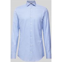 BOSS Slim Fit Businesshemd in Premiumqualität mit extra langem Arm Modell 'HANK' in Royal, Größe 39L von Boss