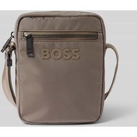 BOSS Umhängetasche mit Label-Print Modell 'Catch_3.0' in Taupe, Größe 1 BOSS Umhängetasche mit Label-Print Modell 'Catch_3.0' in Taupe, Größe 1 von Boss