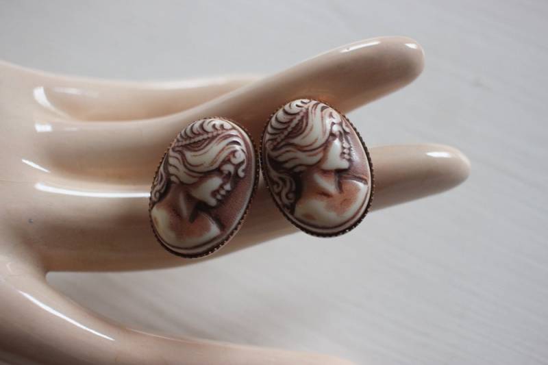 Vintage Kamee Ohrstecker von BossJewelrySupply