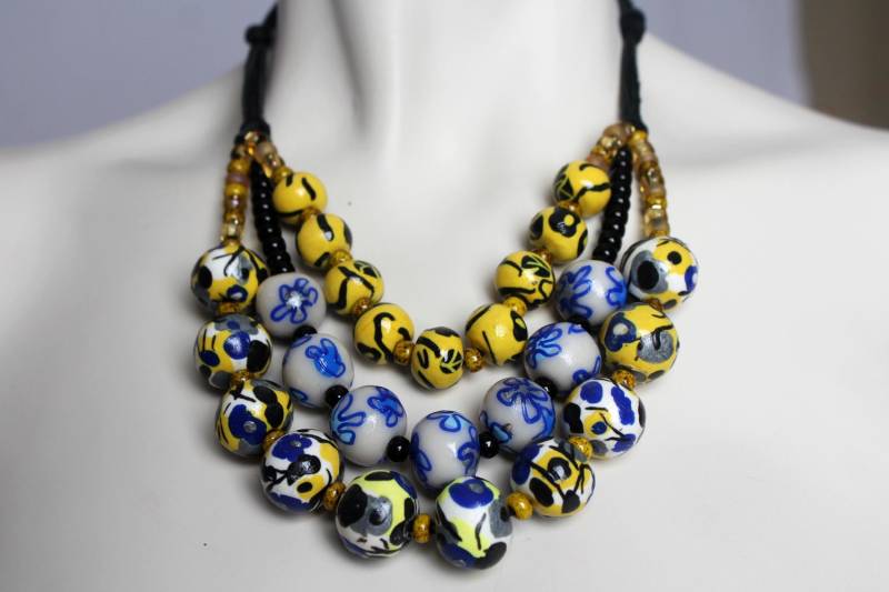 Blau Und Gelb Blumenhalskette/Layered Floral Perlenkette Blumen Print Halskette Handgemachte Perlen "Summer in Bloom" Blau Und Gelb Blumenhalskette/Layered Floral Perlenkette Blumen Print Halskette Handgemachte Perlen "Summer in Bloom" von BossyMossyBeads