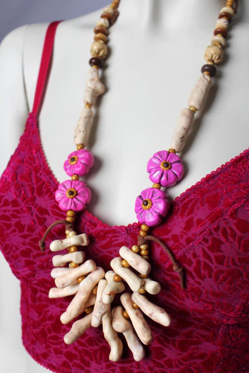 Long Coral Beach Halskette/Pink Flower & White Halskette/Bone Halskette/Anthropologie Inspiriert Long Coral Beach Halskette/Pink Flower & White Halskette/Bone Halskette/Anthropologie Inspiriert von BossyMossyBeads