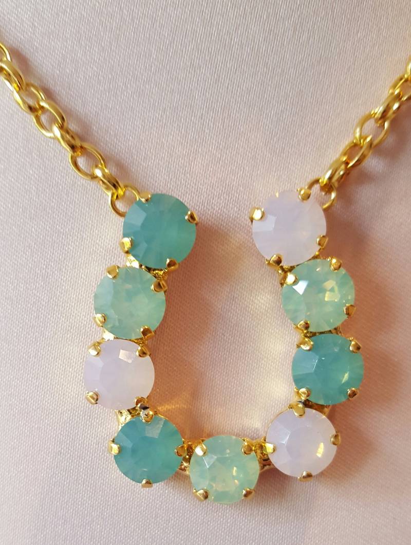 Pastell Opal Crystal Hufeisen Halskette Pastell Opal Crystal Hufeisen Halskette von BostonSparkleStudio