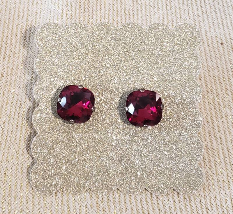 Siam Red Cushion Cut Ohrstecker Siam Red Cushion Cut Ohrstecker von BostonSparkleStudio