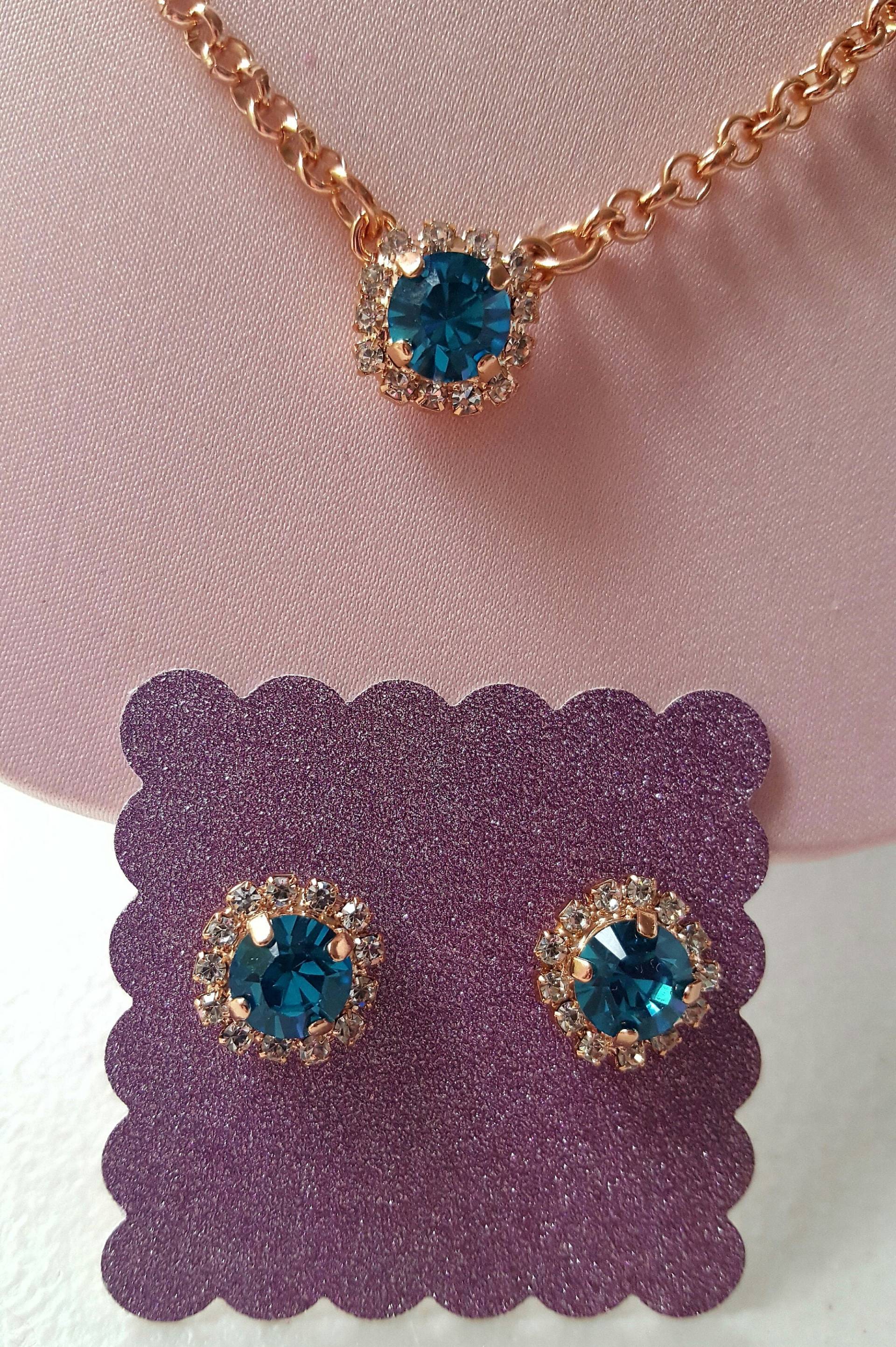 Zierliches Halo-Halsketten- Und Ohrringe-Set - Blaugrün in Roségold, Hergestellt Mit Swarovski-Elementen Zierliches Halo-Halsketten- Und Ohrringe-Set - Blaugrün in Roségold, Hergestellt Mit Swarovski-Elementen von BostonSparkleStudio