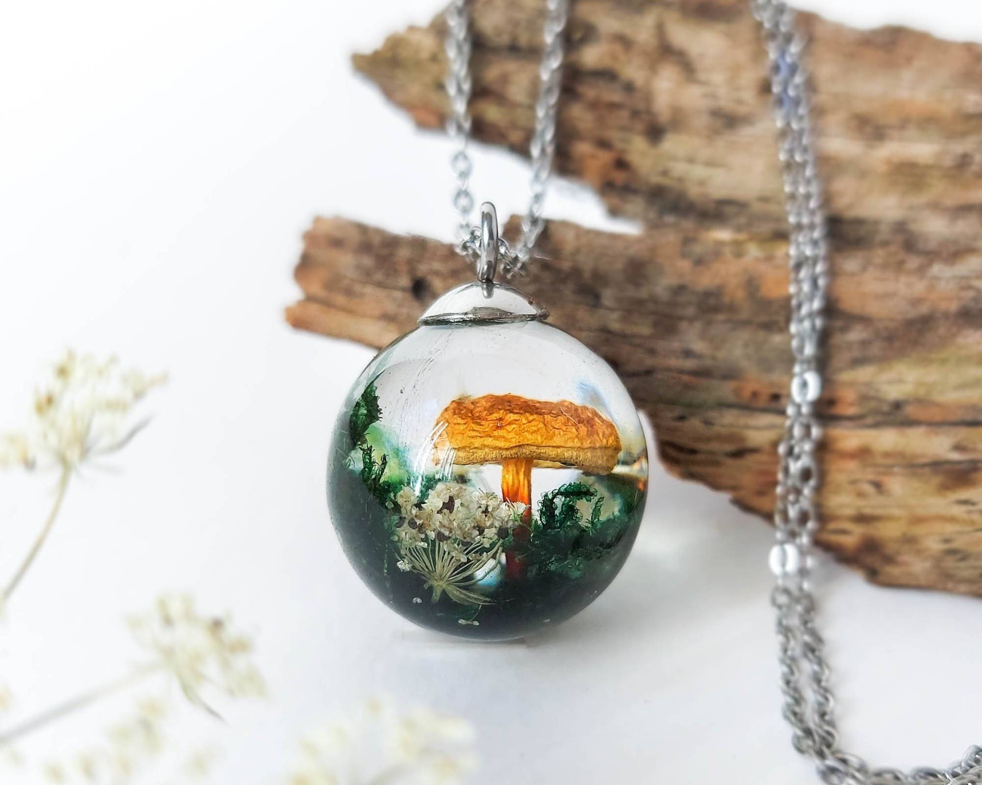 Naturharz Halskette Mit Echter Pilz Halskette, Wald Für Frauen, Moos Terrarium Getrockneter Blume von BotaniaJewelry