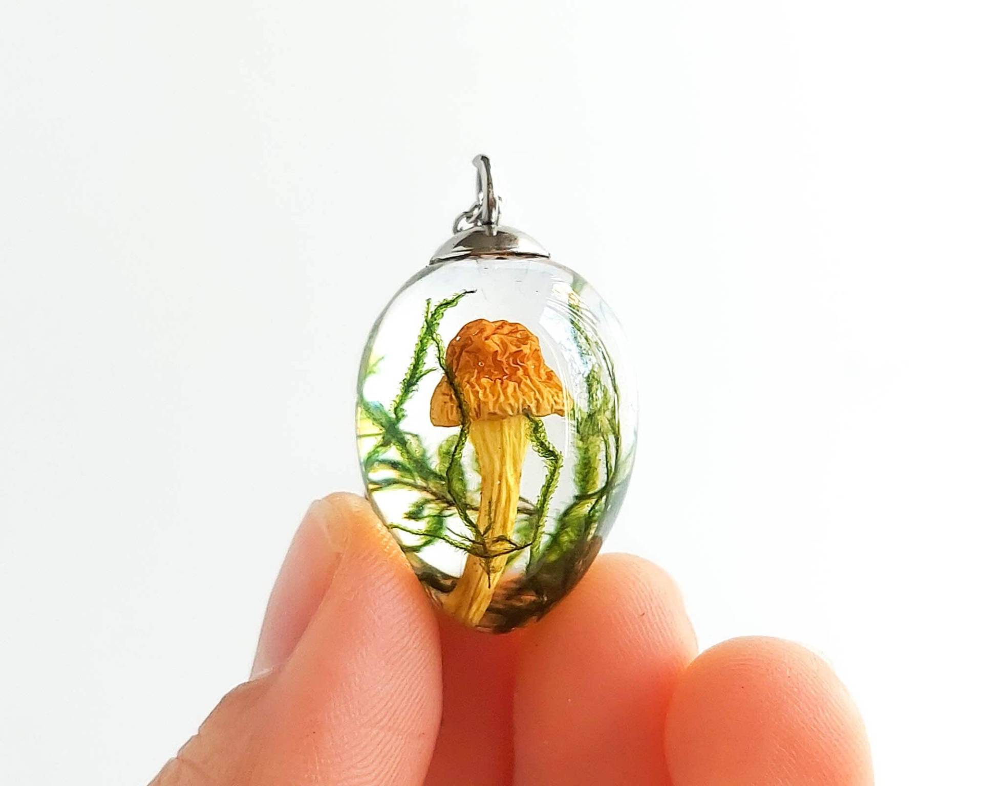 Pilz Anhänger Halskette, Moos in Harz Natürliche Halskette Für Frauen, Botanisch Inspirierter Schmuck, Pilzliebhaber von BotaniaJewelry