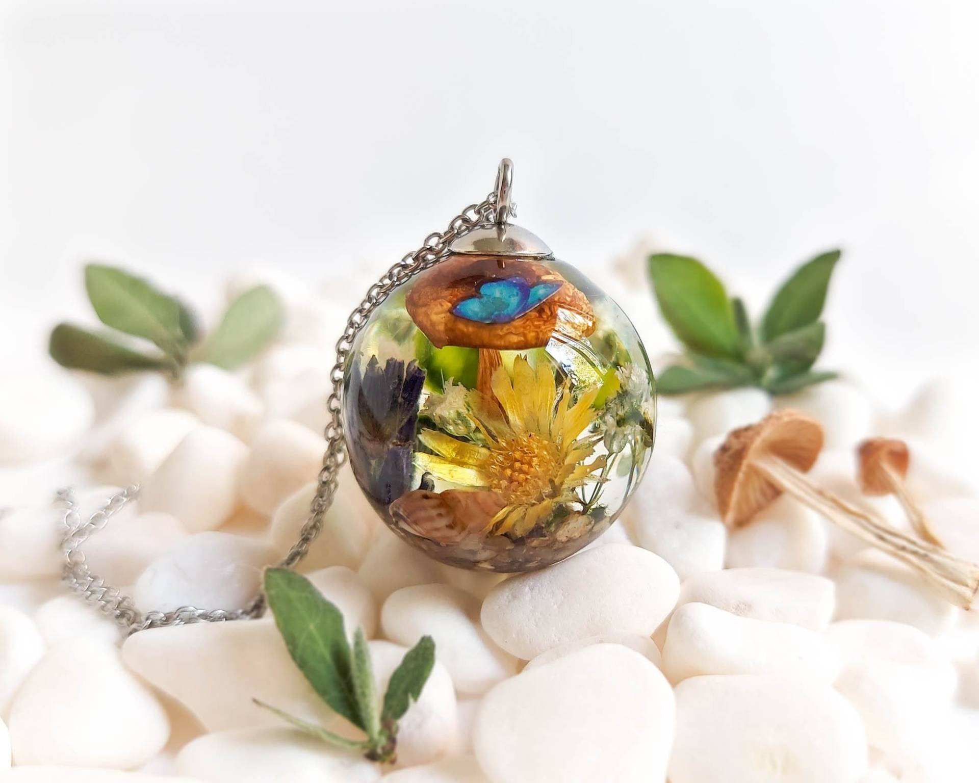 Pilz Garten Halskette, Terrarium Halskette Anhänger, Natur Liebhaber Schmuck, Wildblumen Fee Geschenke Für Frauen, Echte Blume von BotaniaJewelry