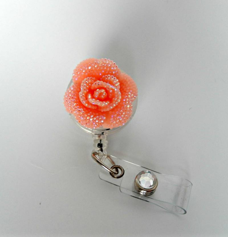 Hellrosa Rose Einziehbare Badge Reel Strass Blume Id Inhaber Hellrosa Rose Einziehbare Badge Reel Strass Blume Id Inhaber von BottleCapsGaloreNMor