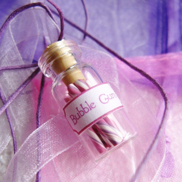 Bubble Gum Candy Sticks Jar Halskette - Rosa Und Lila Wirbel von BottleneckJewelry