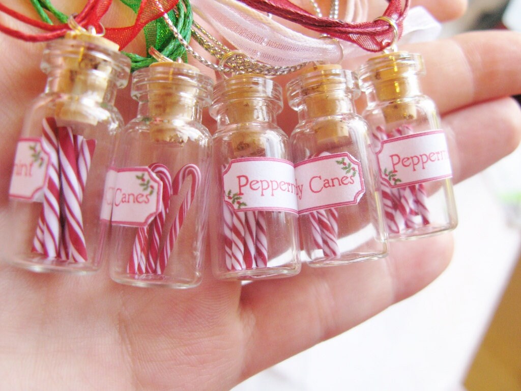 Pfefferminz Sticks Candy Glas Halskette - Miniatur Rot Und Weiß Swirl von BottleneckJewelry