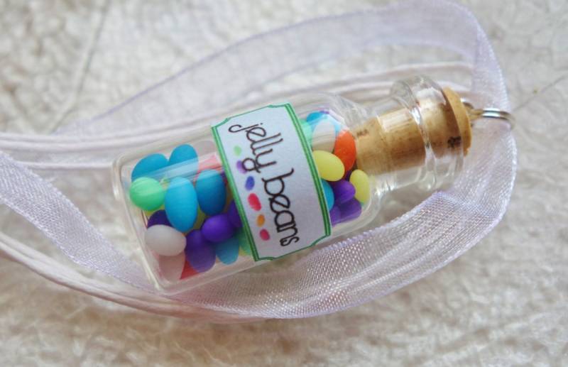 Qualle Bohnen Glas Kette - Puppenhaus Miniatur Candy Jar Halskette So Niedlich von BottleneckJewelry