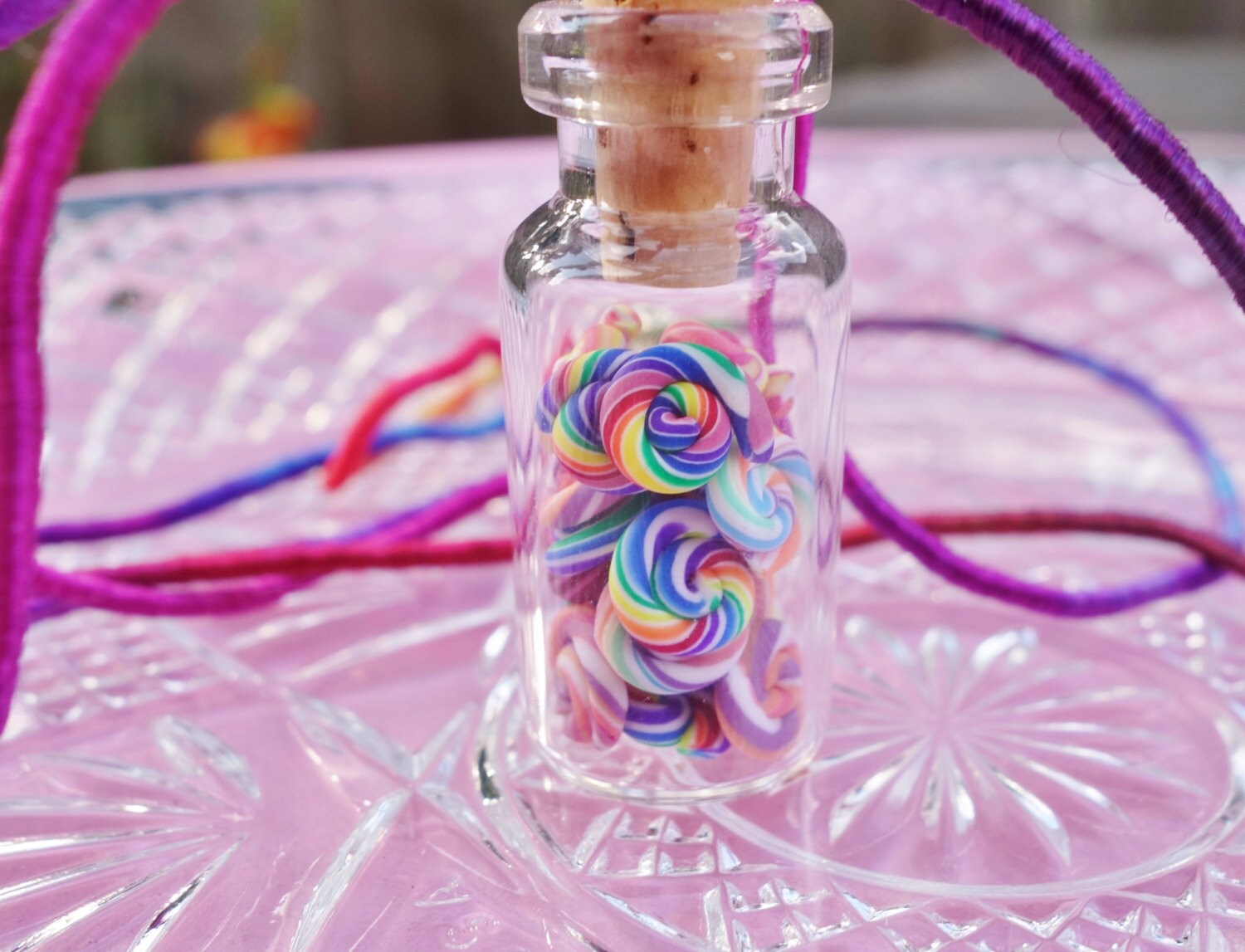 Swirly Whirly Candy Stripe Wheels - Miniatur Glas Glass Halskette Rainbow von BottleneckJewelry