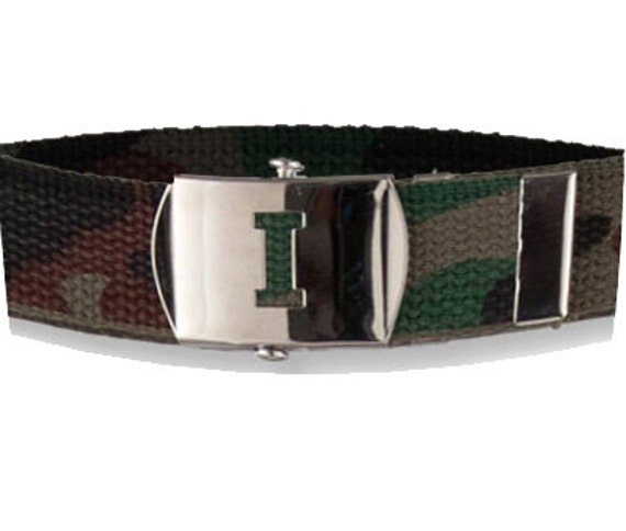 Kids Initial Camouflage Gürtel Jungen Mädchen Säuglinge Tweens Schuluniform von BottomsUp4Kids