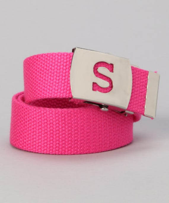 Personalisierter Initial Gürtel Hot Pink. Alle Briefe Verfügbar von BottomsUp4Kids