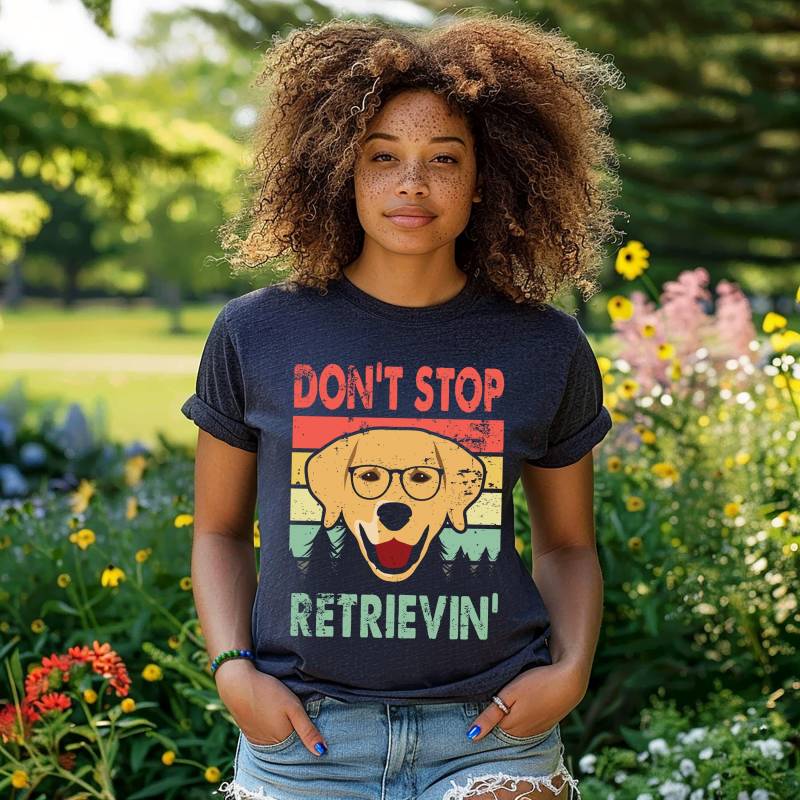 Don't Stop Retrievin T-Shirt | Lustiges Hunde Golden Retriever Hundebesitzer Geschenk Hundeeltern Hundetrainer Hundeliebhaber Hunderasse von BoulderDesignStudio