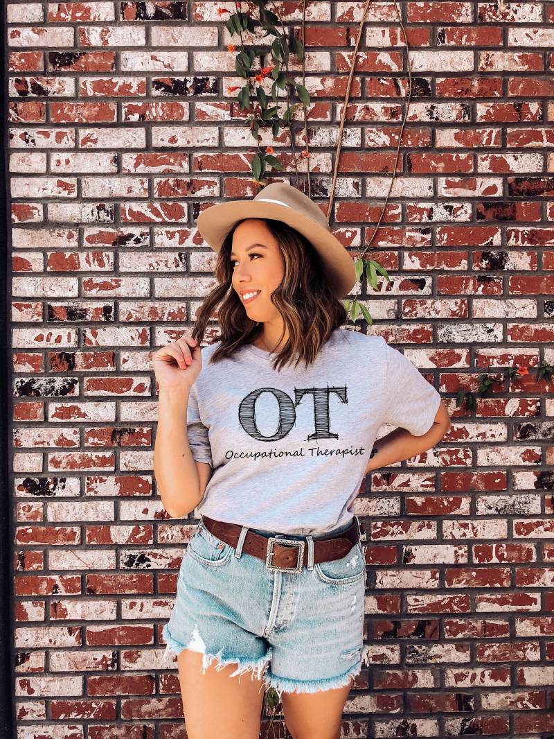Ergotherapeutin T-Shirt | Ot Therapeut Geschenk Körperliche Reha Schüler Ergotherapie Abschluss von BoulderDesignStudio