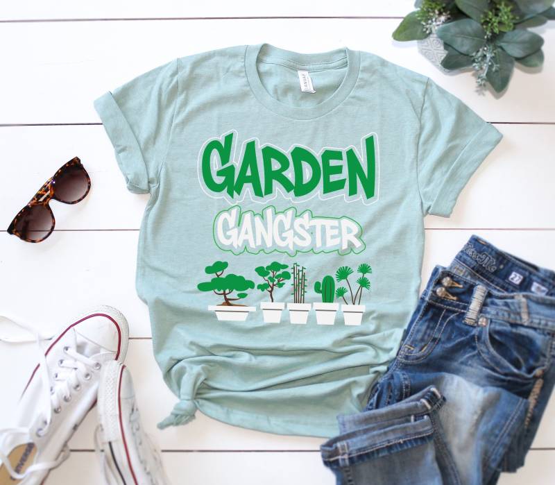 Garten Gangster - Lustige Pflanze Florist Pflanzenfresser Kurzarm Unisex T-Shirt von BoulderDesignStudio