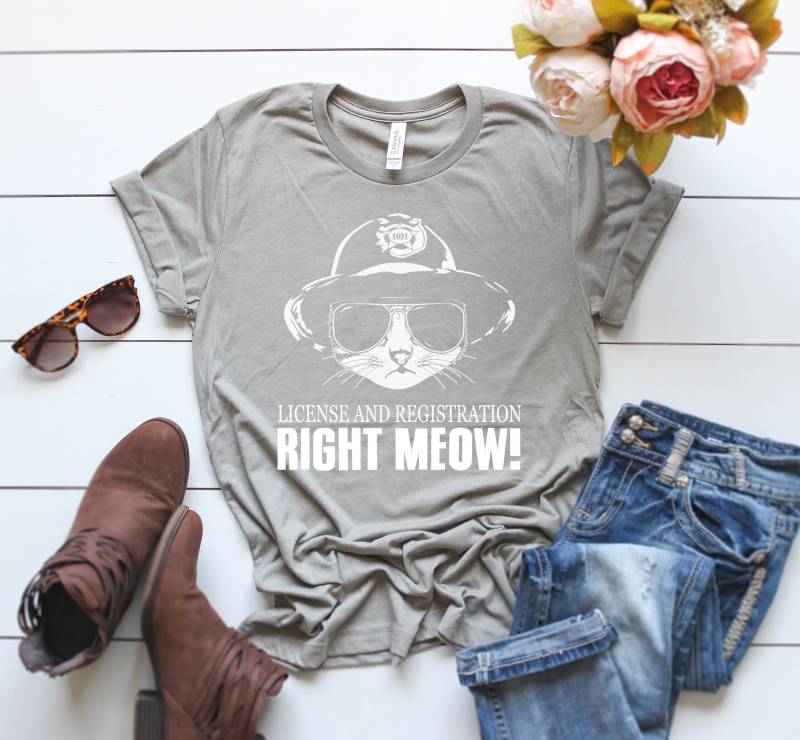 Lizenz Und Registrierung Richtige Meow Lustige Katze Cop-Kurzarm Unisex T-Shirt von BoulderDesignStudio