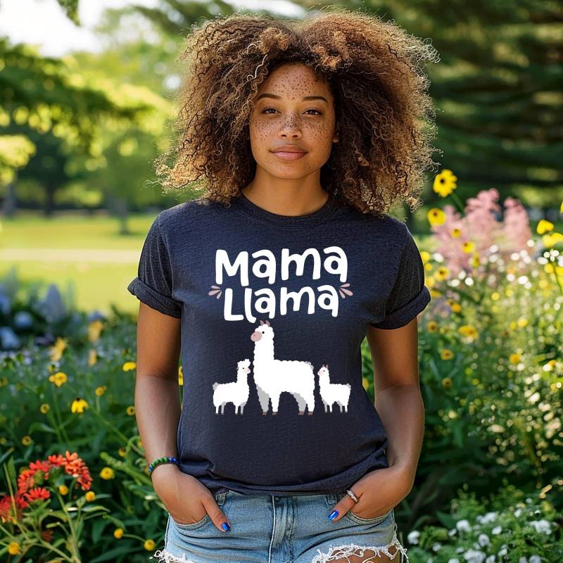 Mama Lama T-Shirt | Lustiges Shirt Geschenkidee Beste Mutter Aller Zeiten Tierpfleger Stolze Mom Fröhliches Geschenk Zum Muttertag von BoulderDesignStudio