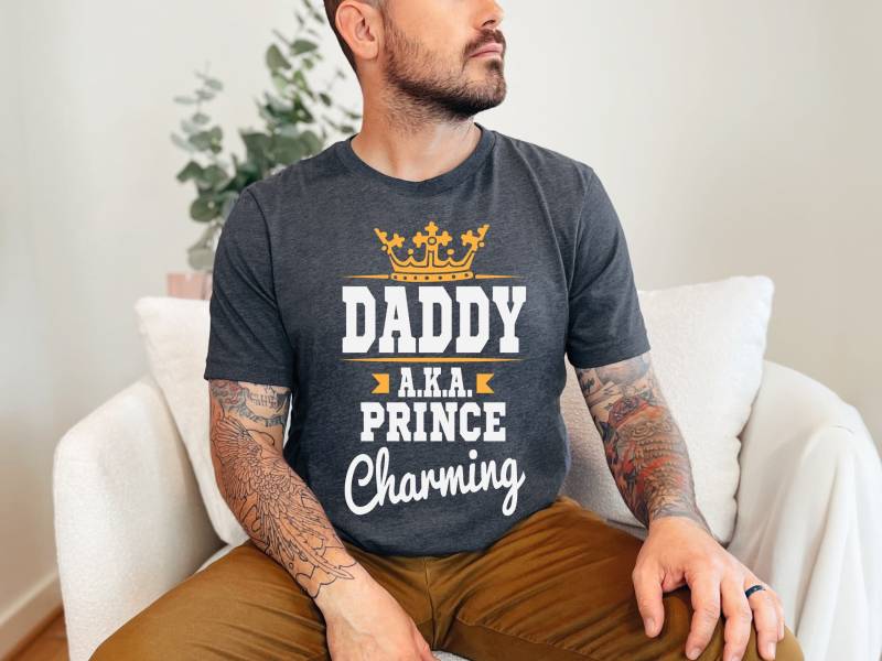 Papa Aka Prince Charming | Glücklicher Vatertag Shirt Zu Sein Geschenk Für Vatertags Erster Vatertags-Shirt von BoulderDesignStudio