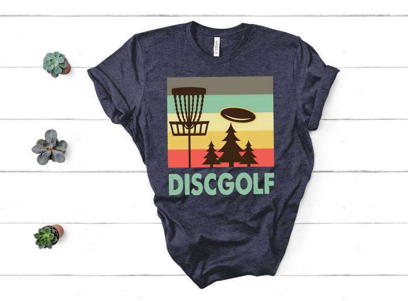 Scheibe Golf - Retro-Scheibe-Korb Wettbewerbs Disc Sport Kurzarm Unisex T-Shirt von BoulderDesignStudio