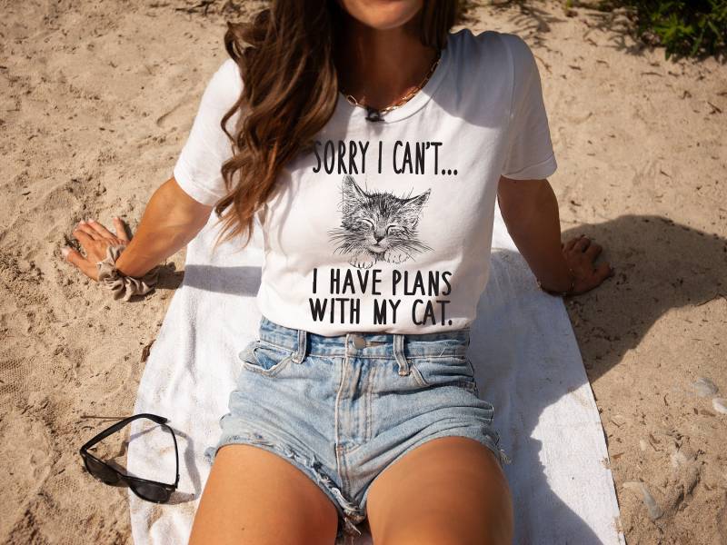 Tut Mir Leid, Ich Kann Nicht, Habe Pläne Mit Meiner Katze T-Shirt | Verrückte Katzenlady Fell Mama Shirt Katzenmama Katzenpapa Katzenliebhaber von BoulderDesignStudio