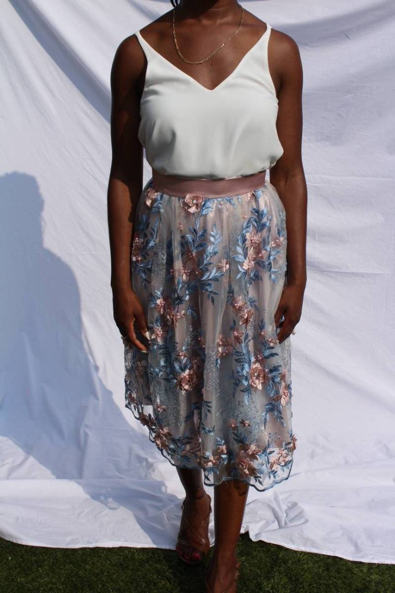 Bestickter Und Verzierter Tüll Mit 3D-Blumen von BoundStyle