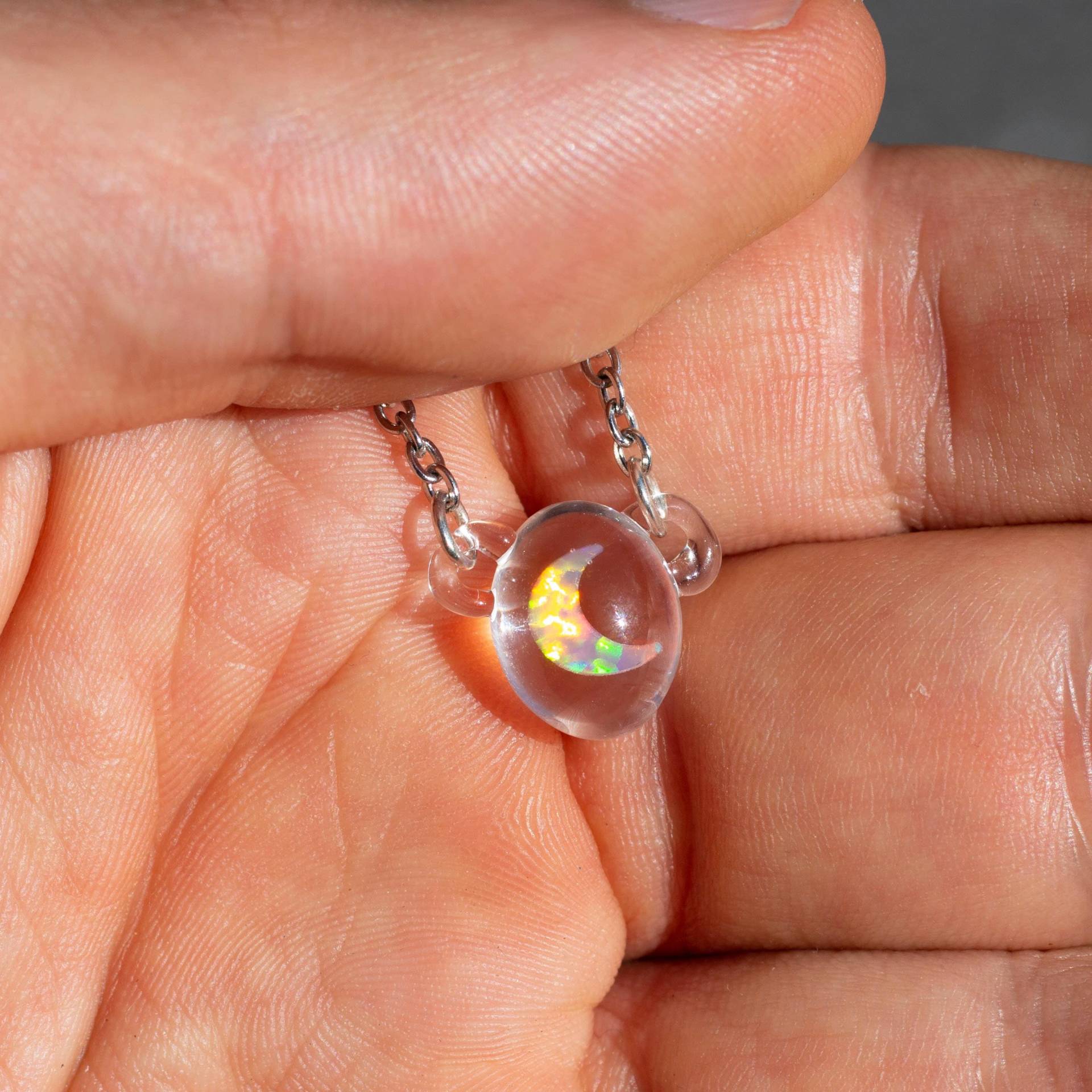 Herz Glas Anhänger Mit Opal - Weihnachtsgeschenk Halskette Träne Mond Form von BourgeoisGlass