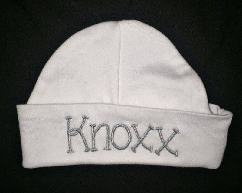 Baby Mütze Mit Monogramm von BoutiqfullyYours