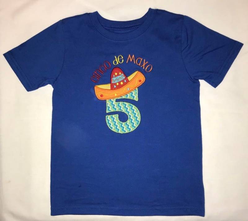 Benutzerdefinierte Applikation Cinco De Mayo Geburtstagsshirt von BoutiqfullyYours