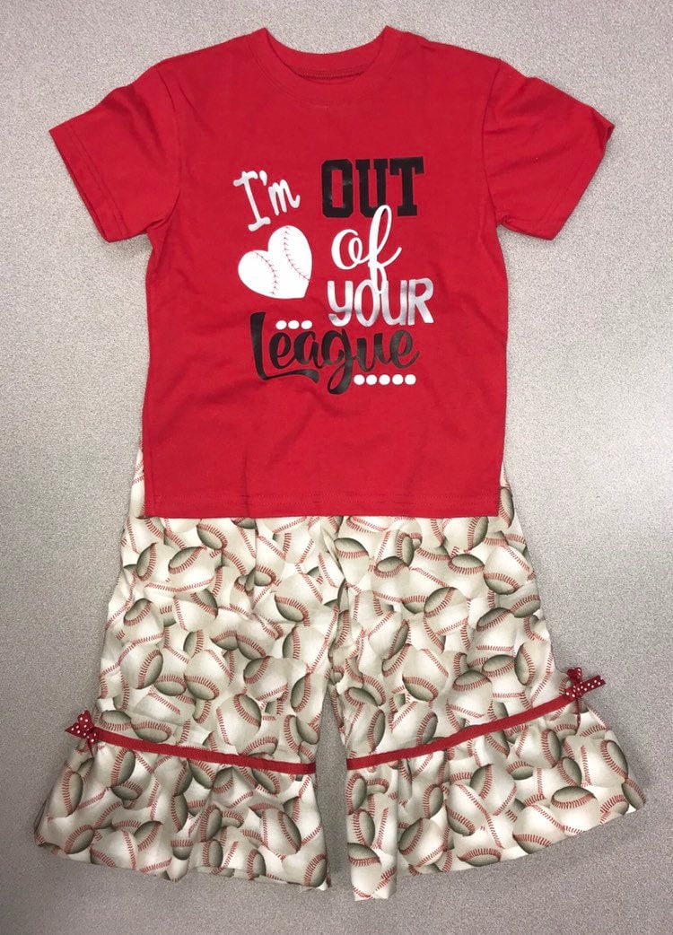 Ich Bin Aus Ihrer Liga-Shirt Mit Rüschen Hose von BoutiqfullyYours