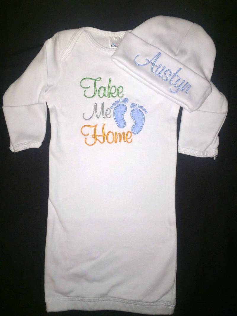 Nach Hause Baby Kleid Mit Mütze Zu Gehen von BoutiqfullyYours