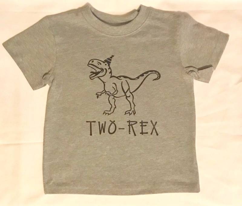 Zwei-Rex Geburtstagsshirt von BoutiqfullyYours