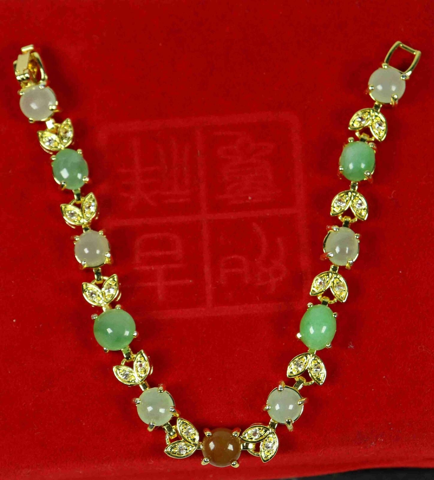 Armband Jadeit Jade Rot Weiß Grün Natürliche Myanmar Unisex, 170 Mm #862 von BoutiqueKRMamber