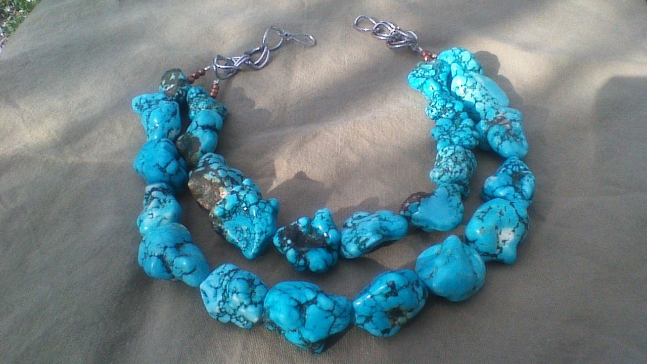 Beeindruckend Große Chunky Magnesit Farbige Howlite Türkis Stein Doppel Strang Halskette, Statement Perlen, Verstellbare Verschluss von BoutiqueKRMamber